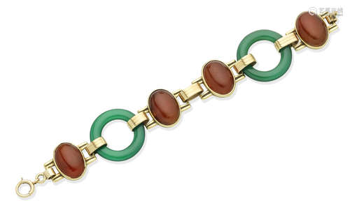 A chalcedony bracelet