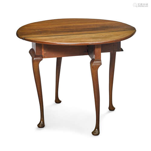 A Queen Anne Mahogany Drop Leaf Table    New England, mid 18th century