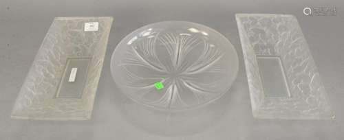 Three Verlys frosted glass dishes, leaf pattern bowl