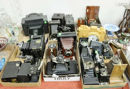 Large group of Vintage and box cameras, Foth, Kodak,