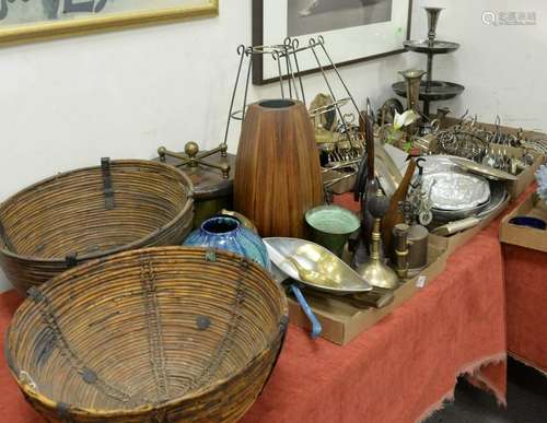 Six tray lots of silver plate and metal items to