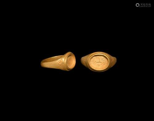 Roman Gold Ring with Cell