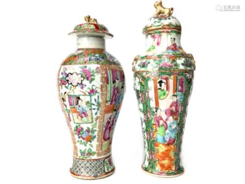 AN EARLY 20TH CENTURY CHINESE FAMILLE ROSE LIDDED JAR