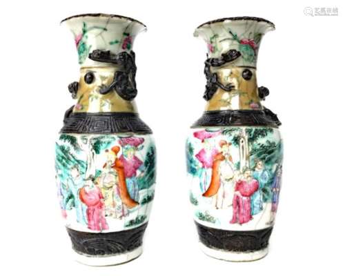 A PAIR EARLY 20TH CENTURY CHINESE CRACKLE GLAZE VASES