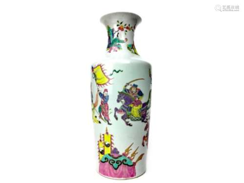 A 20TH CENTURY FAMILLE ROSE VASE