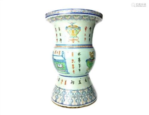 A 20TH CENTURY CHINESE SPITTOON