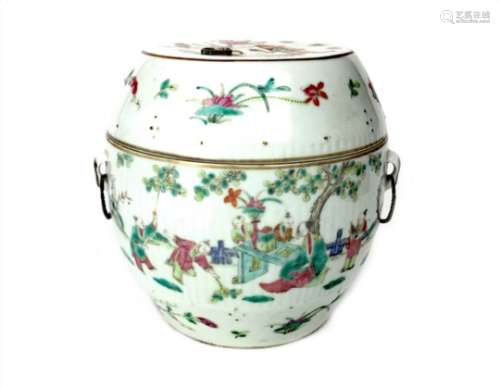 A LATE 19TH CENTURY CHINESE LIDDED JAR