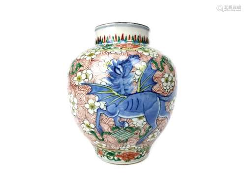 AN EARLY 20TH CENTURY CHINESE WUCAI VASE