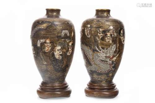 A PAIR OF EARLY 20TH CENTURY JAPANESE SATSUMA VASES