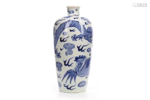 A CHINESE BLUE AND WHITE VASE