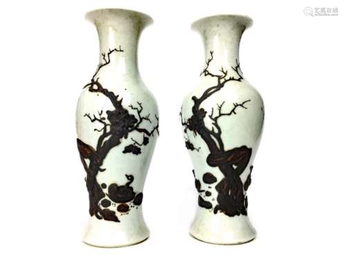 A PAIR OF 20TH CENTURY CHINESE VASES