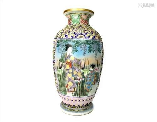 A 20TH CENTURY JAPANESE VASE