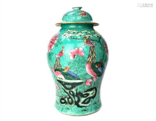 A LARGE LATE 19TH CENTURY CHINESE LIDDED VASE