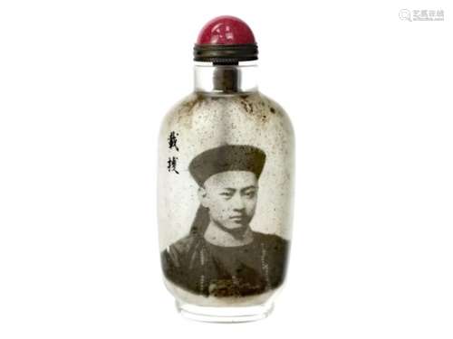 A 20TH CENTURY CHINESE INTERIOR PAINTED GLASS SNUFF BOTTLE