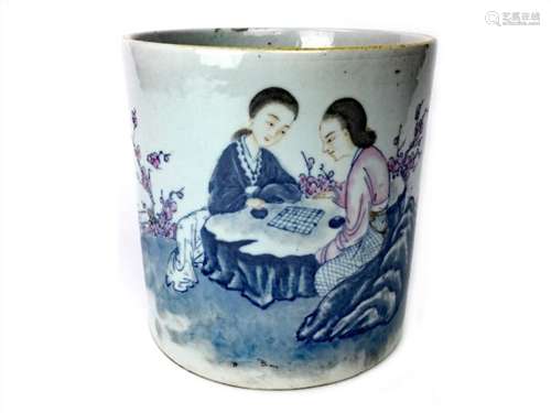 A CHINESE BLUE AND WHITE CERAMIC BRUSH POT