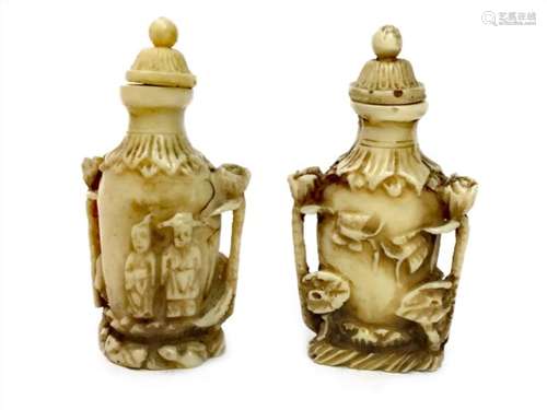 A PAIR OF EARLY 20TH CENTURY CHINESE IVORY SNUFF BOTTLES