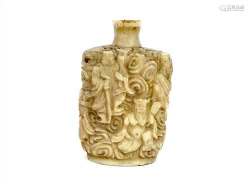 AN EARLY 20TH CENTURY CHINESE IVORY SNUFF BOTTLE