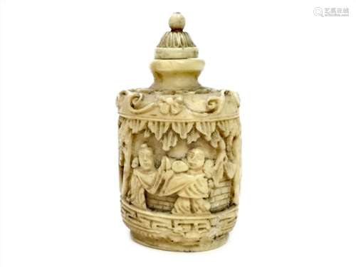 AN EARLY 20TH CENTURY CHINESE IVORY SNUFF BOTTLE