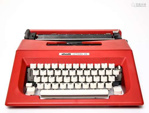 Olivetti Lettera 25 Vintage Typewriter