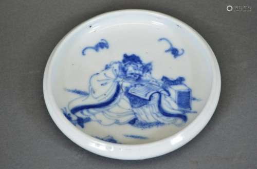 A FINE BLUE AND WHITE PORCELAIN DISH