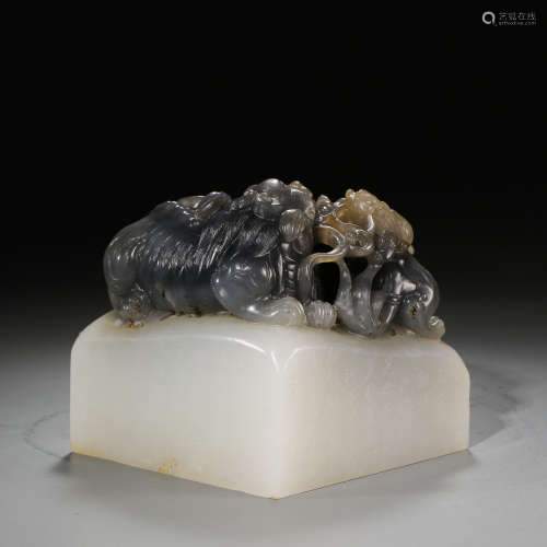 ANCIENT CHINESE HETIAN JADE ELABORATELY CARVED SEAL