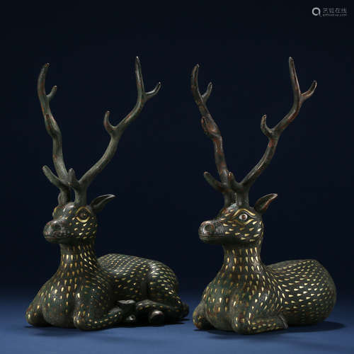 A PAIR OF ANCIENT CHINESE BRONZE DEARS INLAID WITH GOLD