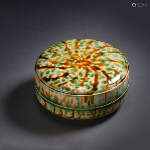 ANCIENT CHINESE TRI-COLORED PORCELAIN BOX