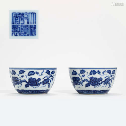 A PAIR OF ANCIENT CHINESE BLUE AND WHITE PORCELAIN CUPS