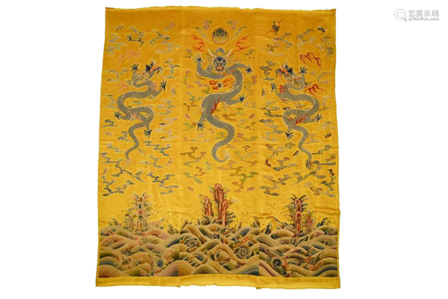 LARGE EMBROIDERY SILK DRAGON MOTIF ON YEL…