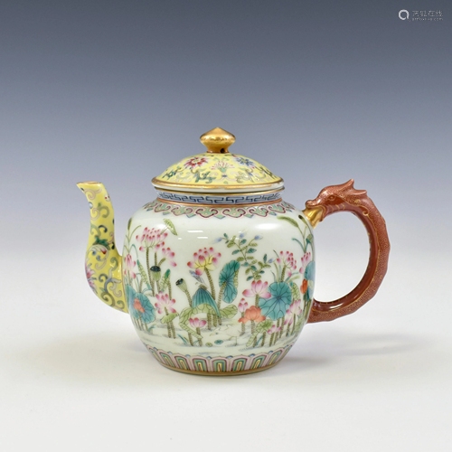 QIANLONG FAMILLE ROSE TEA POT