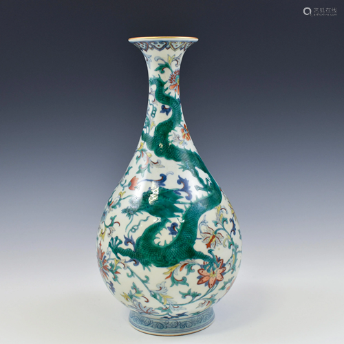 QIANLONG DOUCAI DRAGON PEAR VASE