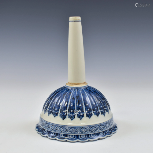 MING BLUE & WHITE FUNNEL TYPE PORCELAIN