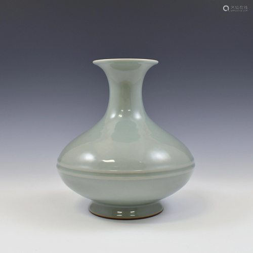 QIANLONG DOUQING REWARD VASE