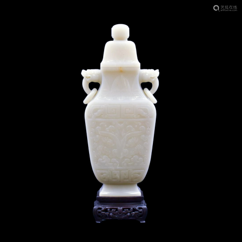 JADE LIDDED VASE IN PROTECTIVE BOX