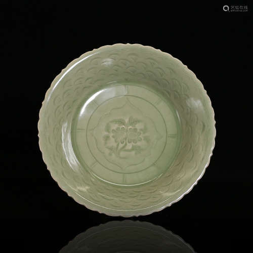 Long Quan Sauce Plate with Cut Flower Pattern in Soft Gray & Green Glaze