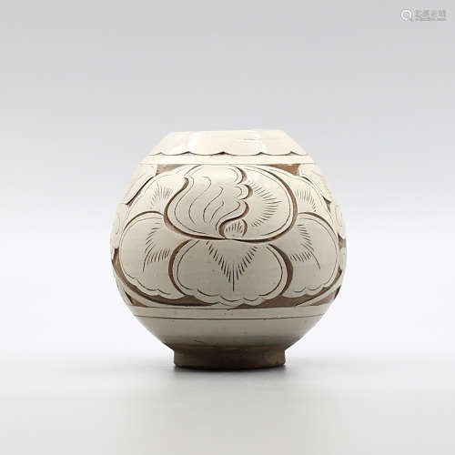 Ci Zhou Kiln White Glazed Rooster Jar with Carved Peony Pattern.