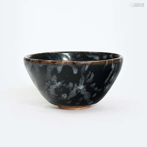 Ji Zhou Kiln Bowl in Transmuted Black Glaze
