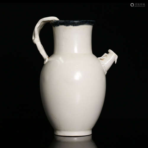 Xing Kiln Tall Animal Handle, Dragon Sprout (  ) Pattern in White Glaze