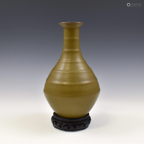 QIANLONG TEA DUST GLAZED REWARD VASE