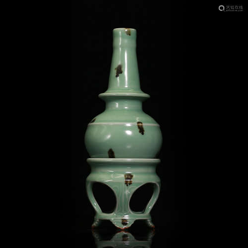 Long Quan Kiln Celadon Glazed Bottle Base with 