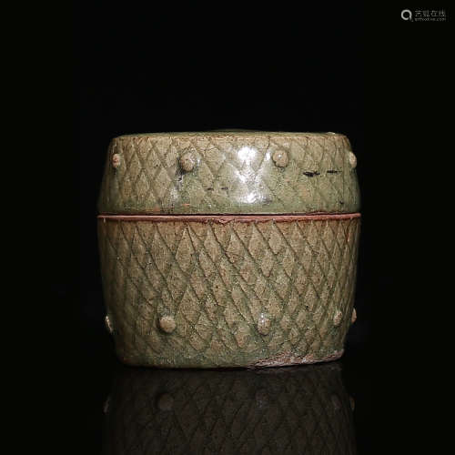 Long Quan Kiln Celadon Glazed Jar With Nail Scars with Cover