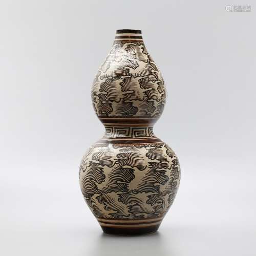 Zhou Kiln Gourd Shaped Bottle with Sea Water Pattern