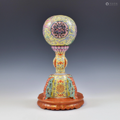 QING QIANLONG FAMILLE ROSE HAT STAND