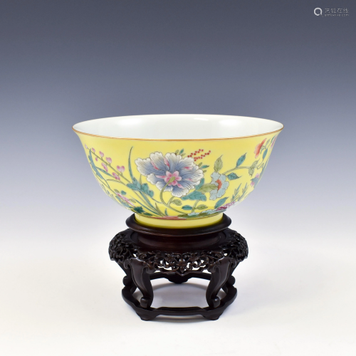 JIAQING FAMILLE ROSE FLORAL BOWL ON STAND