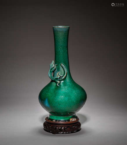 Ming Chinese Antique Green Glazed Dragon Vase