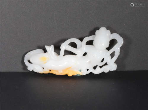 A Carved White Jade Pendant Qing Dynasty