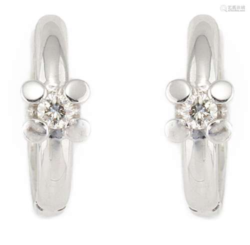 Pendientes en oro blanco de 18k y diamantes.