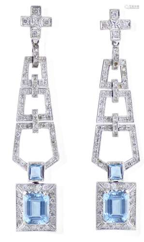 Pendientes de oro blanco de 18k con topacios azules y diamantes