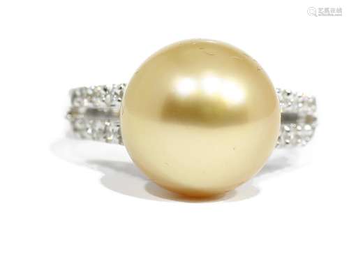 Anillo de oro blanco de 18k con diamantes y perla australiana