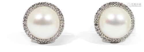 Pendientes en oro blanco de 18k con perlas y diamantes.